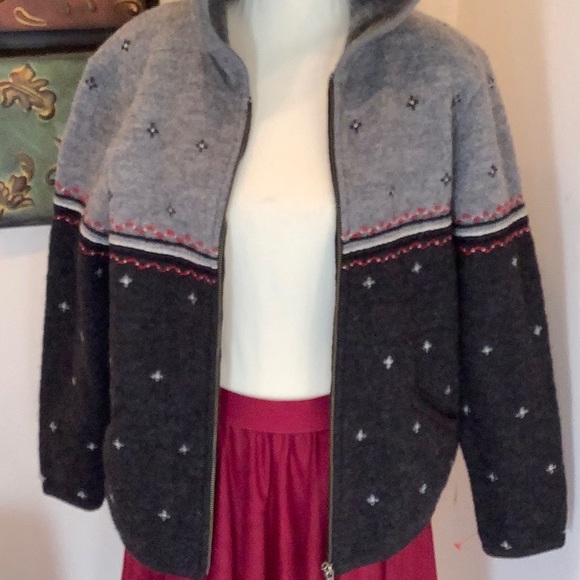 Woolrich Onyx Heather Zip front Wool Sweater with hood. Size Medium - Picture 5 of 11